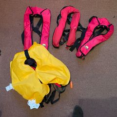 4x life jackets