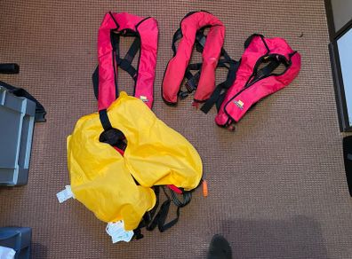 4x life jackets