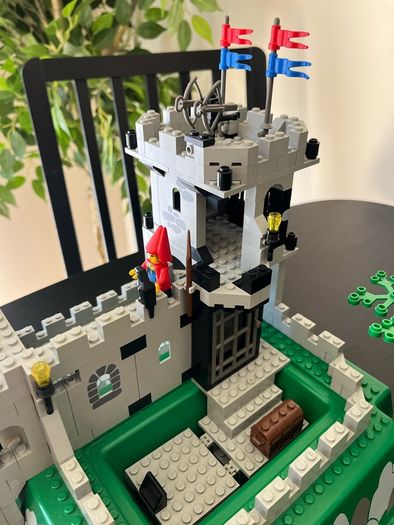 (Very Rare) Vintage Lego 6081 King's Mountain Fortress - Complete