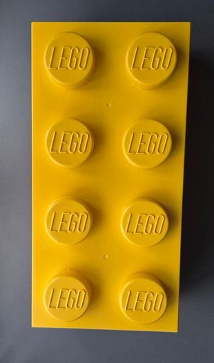 LEGO Bundle: 2.45kg Genuine LEGO with Yellow Storage Box