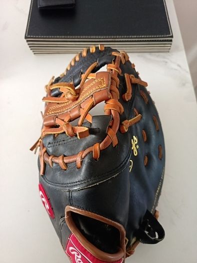 right handed baseball glove