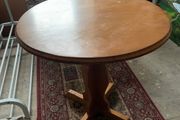 Nice Solid  Round Table in VG condition Diameter tabletop 69.5cm // Height 70cm