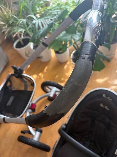 Silver Cross Surf Pram ( Canopy/Top-hood is missing)