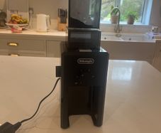 De Longhi espresso machine De Longhi burr coffee grinder