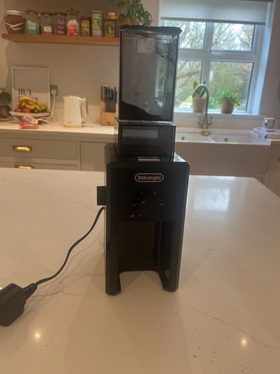 De Longhi espresso machine De Longhi burr coffee grinder
