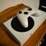 Xbox series s + controller Image 3