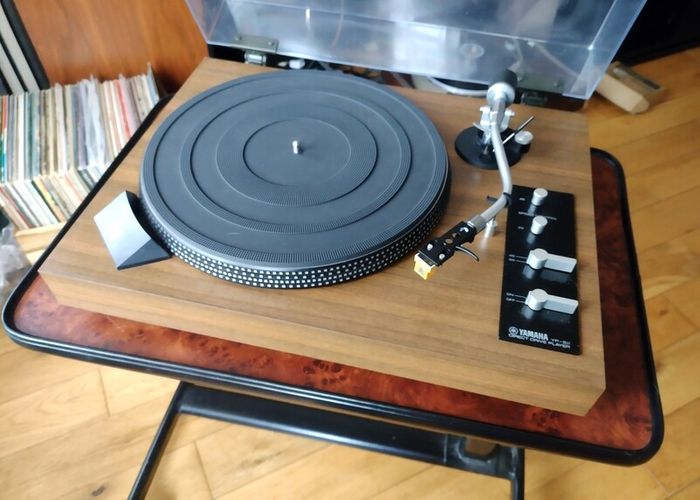 Yamaha YP-511.Direct Drive turntable from the Japanese Golden era 1970s.Full service