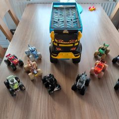 Hot wheels Monster mover with 10 Monster trucks