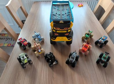Hot wheels Monster mover with 10 Monster trucks