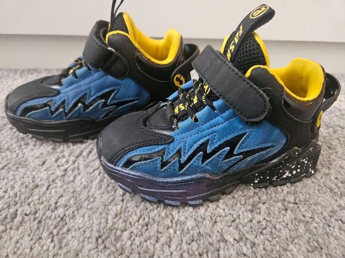 Two pairs of boys' shoes size 8 (26)
