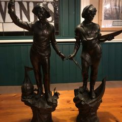 Sphelter figures of fishermen