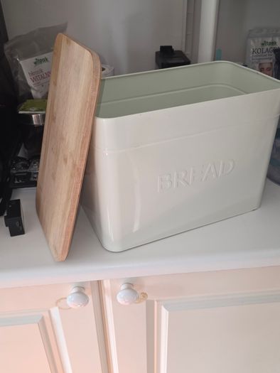 Bread bin
