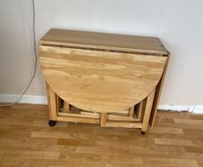 storage table and chairs
