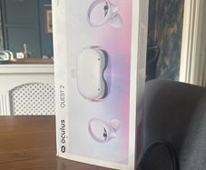 Oculus Quest 2 64GB VR Headset Boxed With 2 Controllers