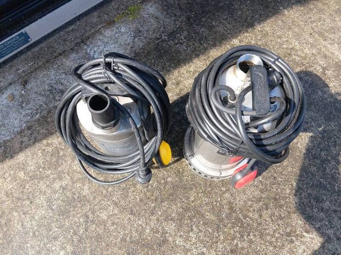 stainless submersible pump..brand new..not needed as job went with diffrent idea