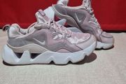 Nike RYZ 365  Pink Chunky Trainers  Size 5.5 UK / 39 EU