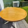Solid round wood table Image 2