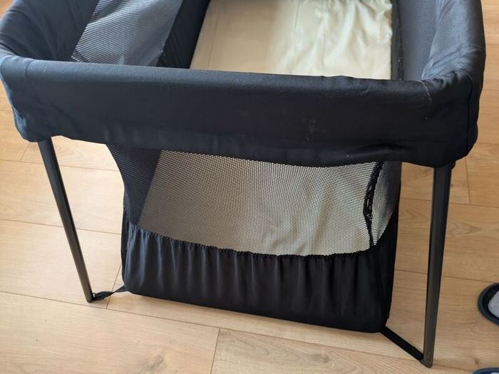 babybjorn travel cot excellent