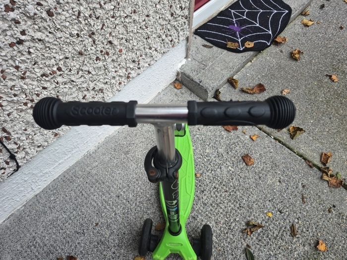 Micro Maxi 3 wheeled kids scooter