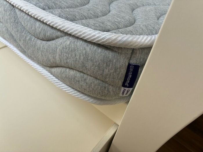 Oslo Cotbed with matching chest of drawers