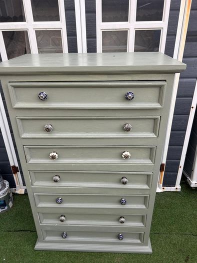 Chest of drawers