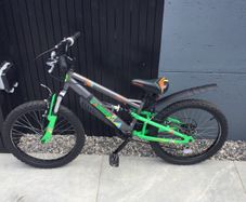 APOLLO XPANDER Junior Mountain Bike     20 inch Wheels     As New Condition