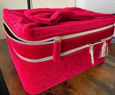 Estee Lauder Red Velvet Bow-Tie Train Case New