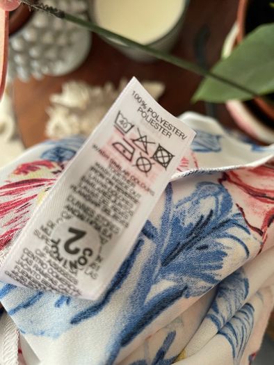 Ladies floral print lightweight top size 18 New without tags