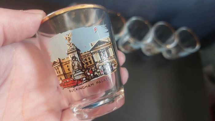 Cool Set of Six Vintage Retro Tourist-Ware Souvenir Shot Glasses with London Scenes, Made by Clandril, Circa 1950