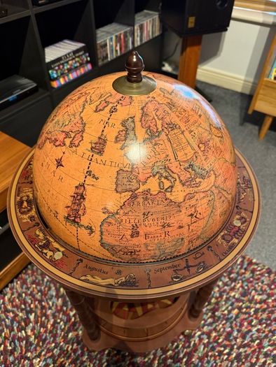 GLOBE BAR with Bohemia Crystal glassware / like NEW