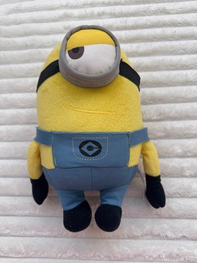Despicable Me 2 Looking Left  Minion Stuart approx. 30 cm. Used Please see photos
