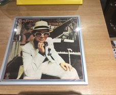 Framed LP "Elton John greatest hits"