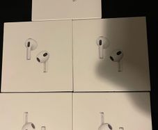 Airpod 3rd Generation (IRISH STOCK) MagSafe /Lightning Brand New Sealed 1 Year Apple Warranty