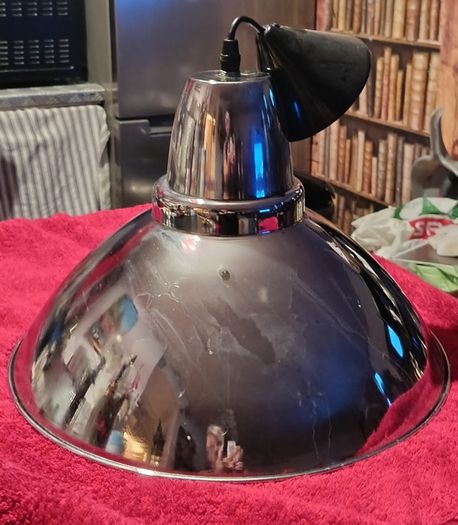 Unused metal pendant light