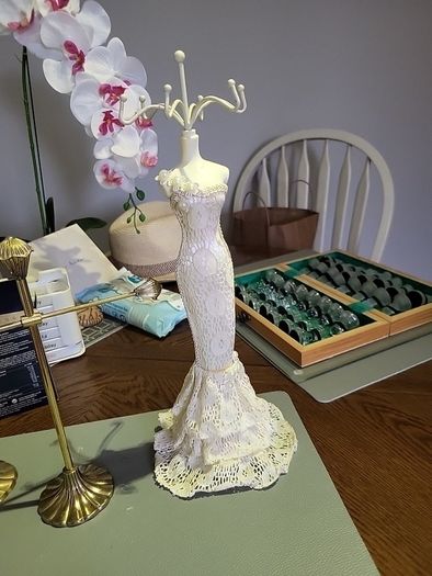 Jewellery stands 10e each