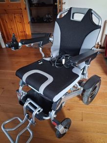 Electric wheelchair