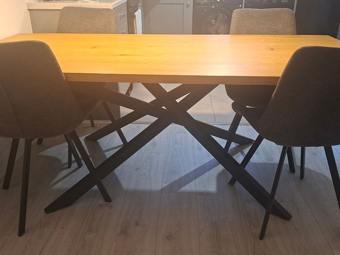 Stunning 2m Dining Set & 4 Swivel Chairs