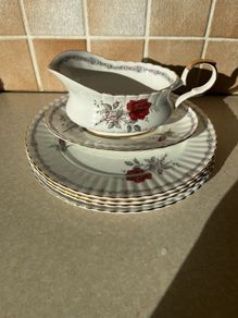Vintage Royal Stafford "Roses to Remember " 4 Dinner plates & Large Gravy Jug & stand
