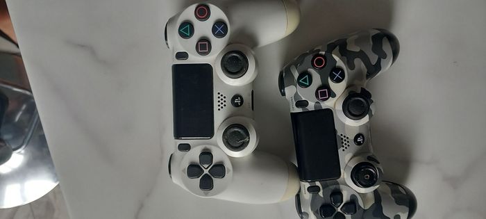 2 PS4 controller