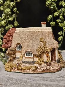 Vintage Collectible Lilliput Lane "Butterwick"  Cottage 1989