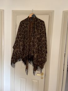 BNWT scarf