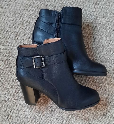 Vionic Black Ankle Boots size 5