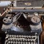 Antique Royal Model 10 Typewriter Image 4