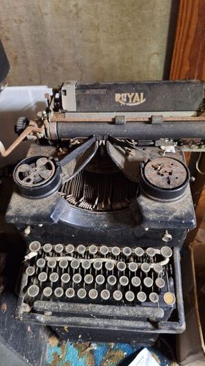 Antique Royal Model 10 Typewriter