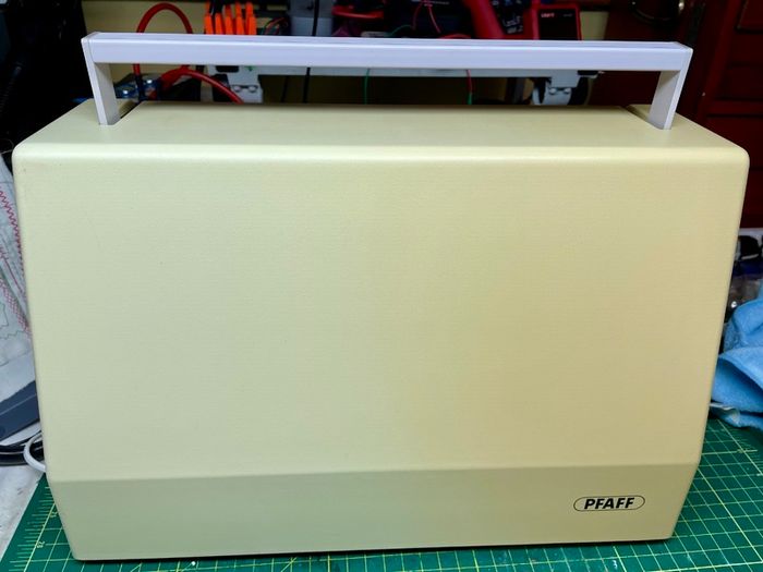 PFAFF 1051 Heavy Duty Sewing Machine - With IDT - Just serviced - Like new condition