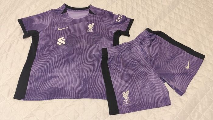 Liverpool F.C. Boy's Football Kit. Age 6