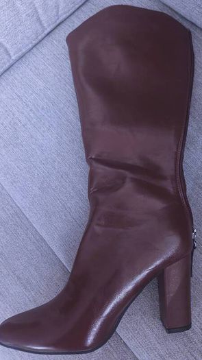 Womens tall burgundy boot Size 4