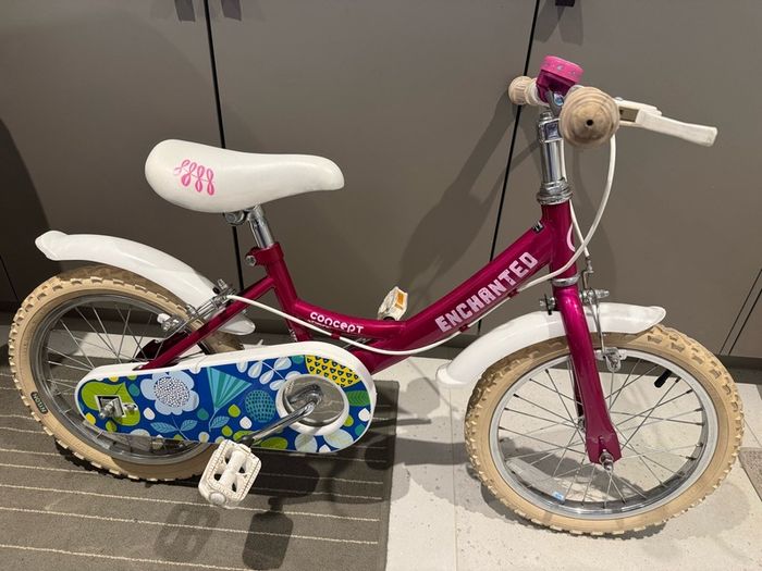Concept Enchanted 16 Girls Bike and Stabilisers