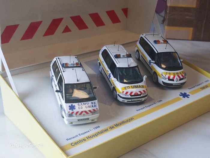 Universal Hobbies 1:43 Renault Espace French Emergency SMUR Set (3 Cars, Boxed)