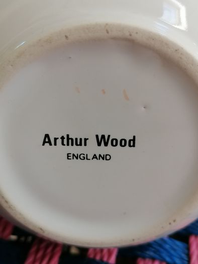 Vintage Arthur wood tea pot